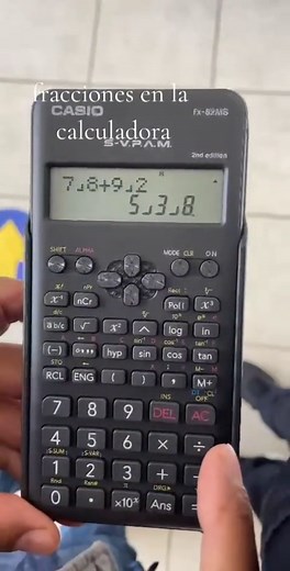 Cómo usar fracciones en una calculadora científica