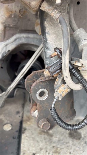 ￼￼￼Removed break￼ Caliper ￼on 2010 Ford Escape p2💪🏽￼