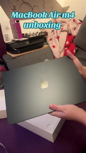 MacBook Air M4 Unboxing Experience