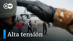 🇵🇪 Perú polarizado A tres semanas de las elecciones, #Perú sigue sin tener un presidente electo. Las protestas toman las calles, abonando a fuego lento la inestabilidad y la incertidumbre. Y con ello, la idea instalada en la opinión pública de un posible golpe. Más info 👇 | DW Español