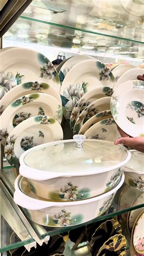 New design alert! 💫 Serve in style with our latest melamine dinner set, now available at Majestic Crockery. Perfect for every occasion — classy, durable, and oh-so-stylish! 🍽️ #MajesticCrockery #MelamineDinnerSet #crockery #TableStyle #HomeEssentials