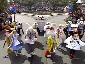 Step in time for a walk right down the middle of Main Street U.S.A. 🇺🇸 Flashback Friday to our simpler times with these two favorites from the Disney Sing Along Songs "Disneyland Fun" VHS 🎤🎼 | Doctor Disney