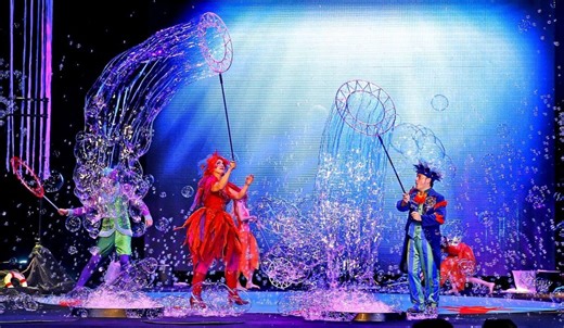 B – The Underwater Bubble Show comes to the Vilar Performing Arts Center