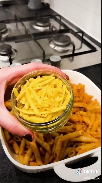 Delicious Vegan Pasta Bake Recipe | Heinz Plant Proteins Mediterranean Tomato and Bean Soup