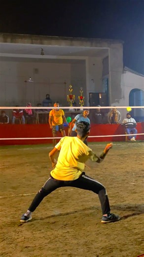 #outdoorbadminton #badmintonhighlights #badmintonlovers #badmintonindonesia #trickshots #shorts #bwf