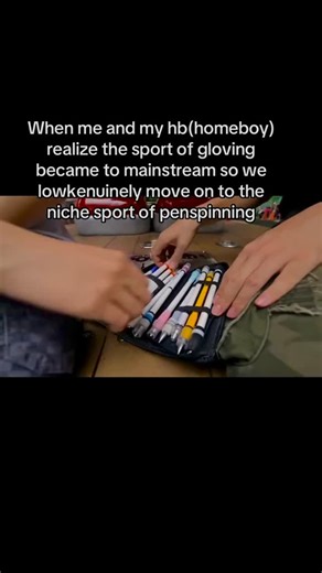 @horseducks on Instagram: "C: @ _leopham on TT 韩国正在测试能够“呼吸”的新型道路材料。这种道路可以在下雨时吸收水分，防止积水与打滑；天气干燥时又能释放储存的水分，降低地表温度。 通过纳米多孔结构和温度感应层，道路能在夏季减少城市热岛效应，并延长沥青寿命。首尔部分街区已经开始试点，数据显示温度可下降3~5°C。 这项技术让城市基础设施变得更聪明，也展现了韩国在环保与城市设计领域的前瞻理念。 #韩国 #科技 #创新 #环保 #城市设计"