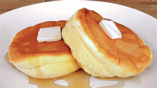Fluffy soufflé pancakes: The ultimate airy breakfast treat!