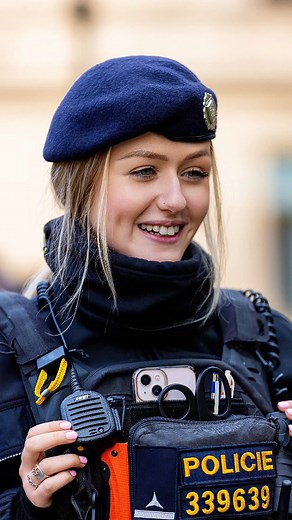So beautiful police officer❤️ #CzechPolice #CzechRepublic #Praha#StreetPhotography #Printographer1 | Police Photography