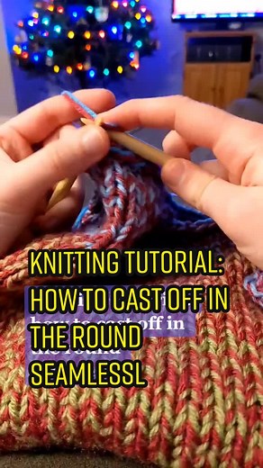 Small knitting tutorial! #chunkyknit #knittingtutorial #knittingintheround #knittersoftiktok #knittok