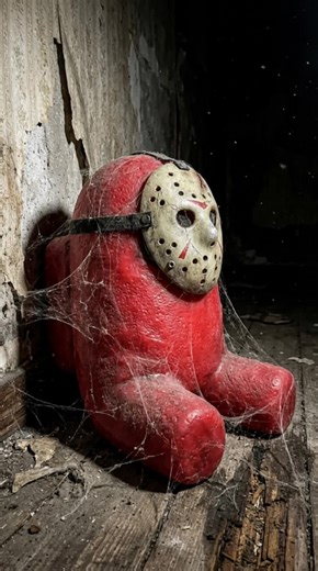 Exploring Abandoned Places in Empty Crew