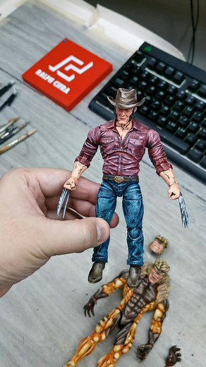 Sabretooth and Wolverine marvel legends action figures custom repaint. 🙏🧿 $ 300 | Rain Cifra