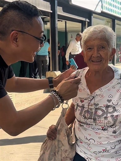 Marcos Woo y su novia: Jóvenes en el amor