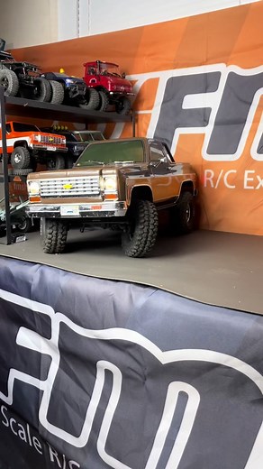 🚗💪Taking our 1:10 scale Chevy #k5 for a wild rock-crawl! #fmsmodel #rccar #rcadventure #chevrolet #chevy #ChevyK5 #k5blazer #fcx10 #10scale #radiocontrolled #modelcar