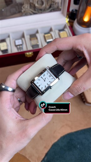 Một mẫu tank hiện đại đến từ Coach thuỵ sĩ. Đồng hồ #dongho #donghotank #tankwatches #mnndwatches #donghoco