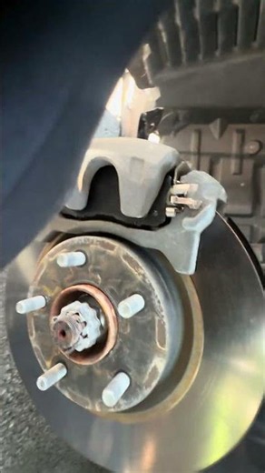 2014 Nissan Altima, front rotors and pads. So simple. Easy