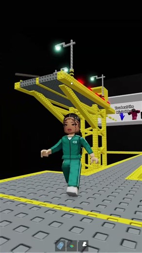 Squid Game Roblox Obstacle Course: Epic Fails & Platform Chaos! #shorts