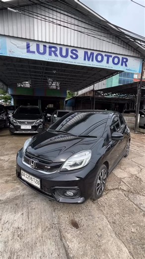 Showroom Lurus Motor on Instagram: "Honda Brio RS Matic tahun 2016 🖤 harga 137.500.000 bisa kurang/nego 🥰"