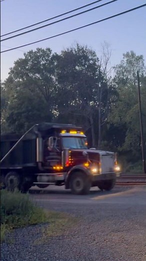 Western Star 4900 with Grover 2000s & a cool driver through Piscataway