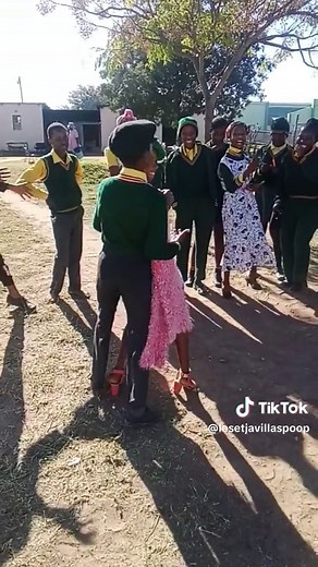 lesetjavillaspoop (@lesetjavillaspoop)’s videos with Kwela Kwela - Mafikizolo