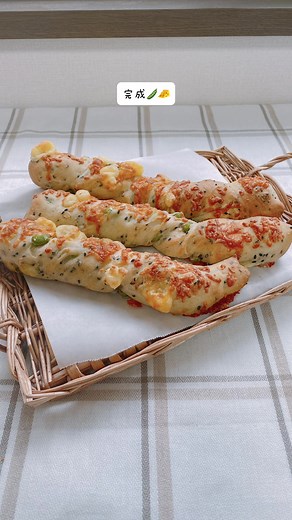 旬の枝豆を使った黒ゴマチーズバトンのレシピ