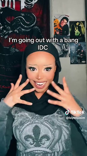 Hugh Hefner Costume and Bangs: Style Insights