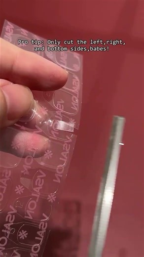 Who cuts a Jelly Bond too big with paper scissors like this?👀💪 #nails #nailart #nailtech #nailinspo