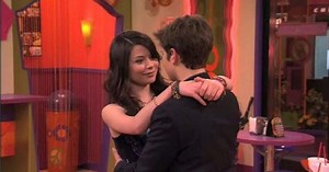 'iCarly' reboot: Jennette McCurdy's Sam missing in reunion photo, does this mean Freddie and Carly are endgame?