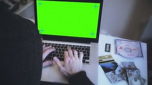 Anonymous Man Using Green Screen Computer: Stockvideos & Filmmaterial (100 % lizenzfrei) 32932684 | Shutterstock