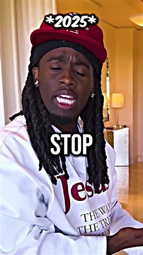 Kai recreates his stop sign meme 😭