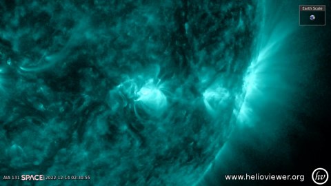 4K Time-Lapse Of Sunspot Crackling With Strong M Flares