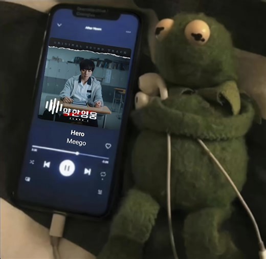 When everything in life feels heavy, I just listen to this song, and everything starts to feel a little lighter🎧🙌🏻🙇🏻‍♀️ | Abigael Dinoy Quimson