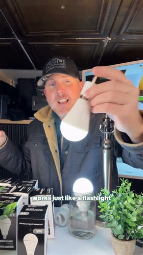 DEBAOBULB Rechargeable Emergency Light Bulbs Battery Powered LED Light Bulb 6000K Daylight E26 120