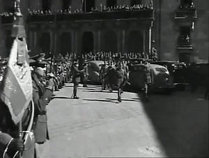 🔙🇪🇸 El 1 de octubre de 1936, Francisco Franco fue nombrado por la Junta de Defensa Nacional como Generalísimo de los ejércitos, suprema autoridad política y militar de la Nueva España. Una patria anhelada desde 1898 y siempre frustrada por la partitocracia de los distintos gobiernos conformados y la ceguera complaciente de la monarquía. Ese día, se da el paso decisivo para la victoria en la guerra civil y la creación del nuevo régimen que marcó el rumbo ascendente de España hasta su fallecimi