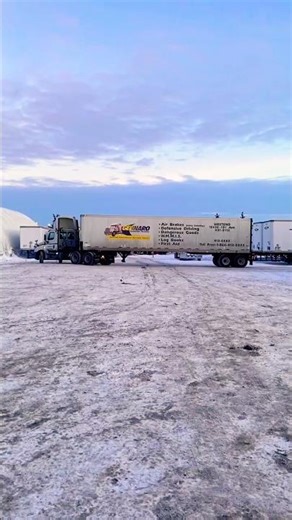 Learn to maneuver backing skills with an 18-wheeler in -30 weather #hardwork#winter#truckdriver#cdl