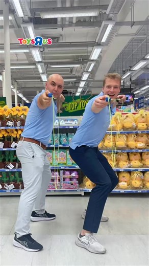 【ZipString Creator Live Demo! ✨】 The creator of ZipString visited Toys"R"Us and personally demonstrated multiple ZipString tricks 🤩 Super amazing! From adults to kids, everyone’s playing with ZipString. Hurry and create your own unique style! #ToysRUsBattleZone #Toys #ZipString #Toysrus_sg #Livetoyful | Toys"R"Us Singapore