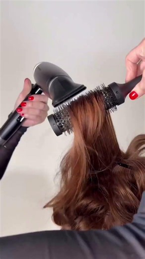 Qui maîtrise le brushing bouclé ? 🙋‍♀️🙋‍♂️