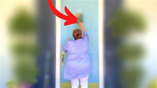 Spell out 🌺spring🌺 with these 2 DIY spring door decor ideas