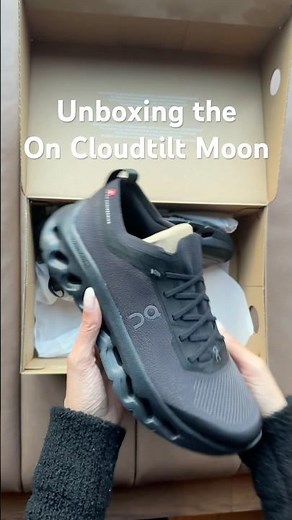 Unboxing the On Cloudtilt Moon ☁️ 👟