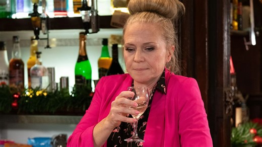 Linda Carter death fears in special EastEnders episode as she hits rock bottom