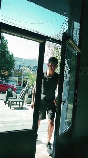 Llegás, te recibimos con un café, te sentís como en casa y te vas fachero, con la mejor experiencia. ¡Te esperamos! 📲 Reservá tu turno por WhatsApp: 54 9 11 2850-0759 📍 Av. Francisco Beiró 4772 – Villa Devoto