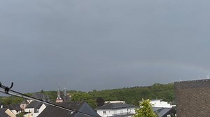 112K views · 268 reactions |  Spektakulär! In diesem Video sehen wir die Entstehung eines Regenbogens – so deutlich und faszinierend wie selten zuvor! Habt ihr so etwas schon einmal live gesehen? ️ Unbedingt anschauen – ein echter Gänsehautmoment! #Regenbogen #Naturwunder #Unwetterfolge #BlaulichtreportDeutschland #Wetterphänomen | Blaulichtreport-Deutschland | Facebook