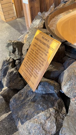 My first book club meeting with the Anchorage Book & Sip club was absolutely incredible! We chatted about the book, made custom chocolate bars we got to take home, some snacks, a flower bouquet, and I met some of the most amazing people ever!!! I can’t wait to see what we read and do next month 💕💕 #anchorage #alaska #alaskalife #anc #alaskatok | The Midwest Millennial