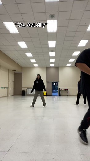 Here’s your daily Spongebob dance ft. my team lol #fyp #viral #dance #dancersoftiktok #dancechallenge #waving