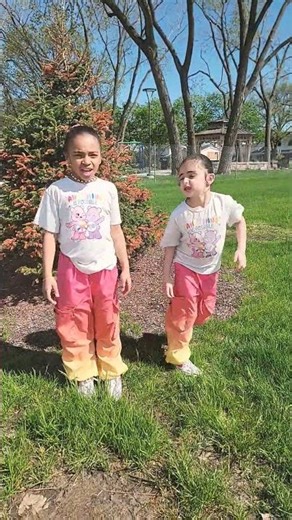 SISTERS or TWINS? 👯‍♀️ #trending #trend #sister #twins #fun #shorts #mirror ‪@StellasWorld2017‬