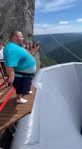 Big man vs Bouncy funnel ?#trevel #funnel #airbag#fail