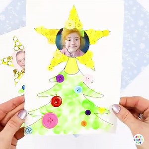 PHOTO CHRISTMAS TREE CARD https://www.artycraftykids.com/craft/photo-christmas-tree-card/ | Arty Crafty Kids