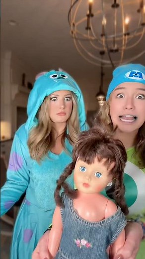 That THING is a KILLING MACHINE 🫣😳 #trend #halloween #costumes #doll #haunted #fun #duo #disney