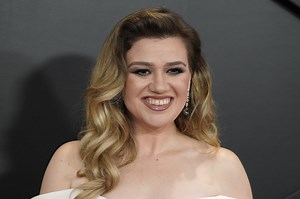 Kelly Clarkson makes weight loss confession