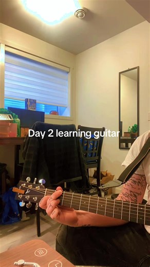 Broken string, out of tune #guitar #learningguitar #fyp