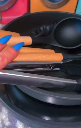 THE ULTIMATE KITCHEN UPGRADE!!! The ASTERCOOK 18-Piece Cookware Set has everything you need to cook,